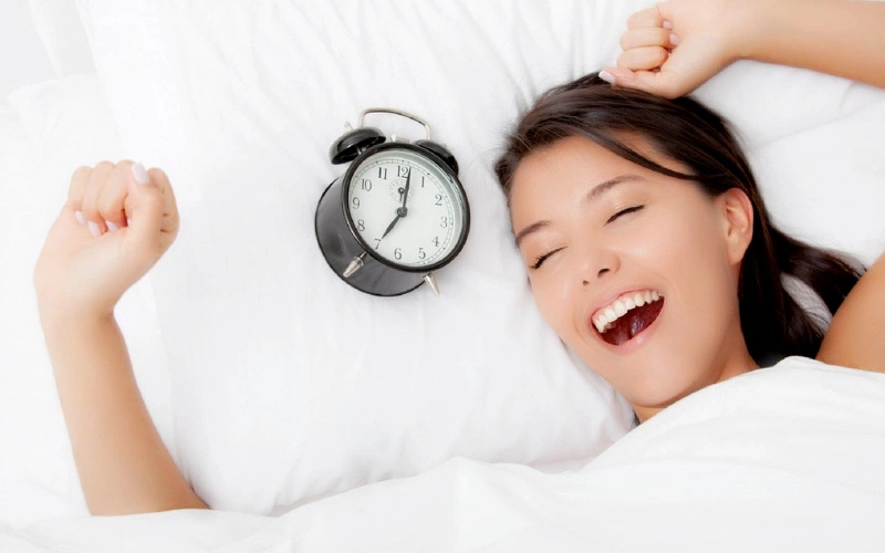 Nên tập thói quen ngủ sớm và ngủ đủ giấc