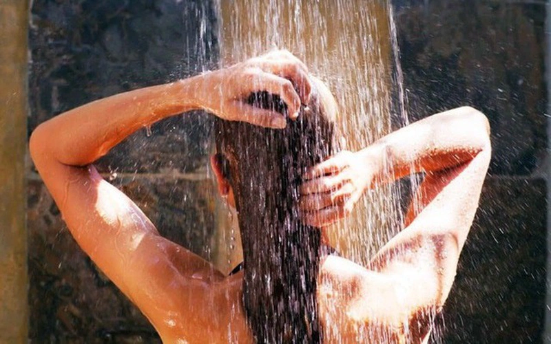 Giải đáp câu hỏi: Bà bầu tắm buổi sáng có tốt không?1