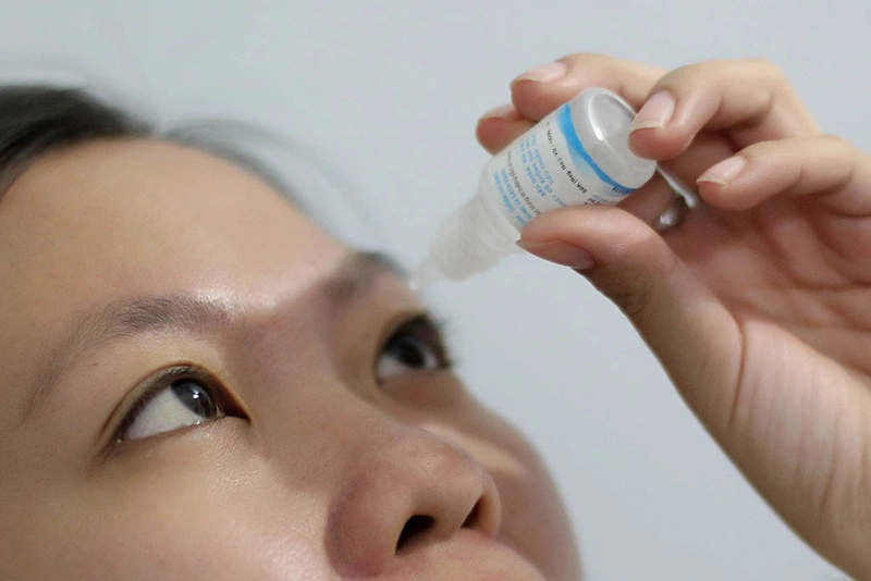 Giải đáp: Đau mắt hàn có nên nhỏ nước muối 2