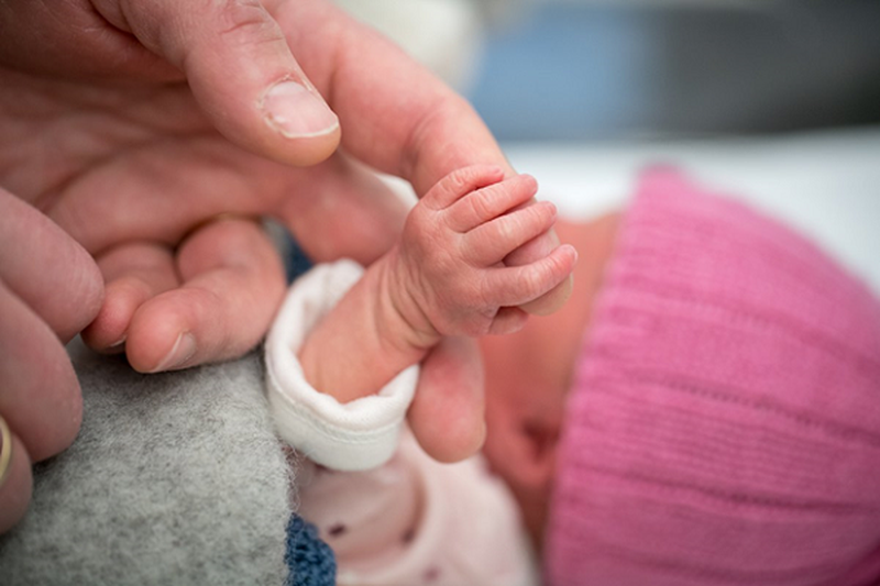 Giải đáp cho mẹ bầu: Làm gì khi có dấu hiệu sinh non?