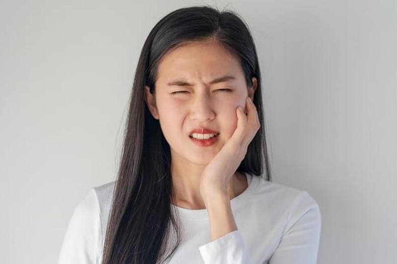 Vị trí sau khi nhổ răng khôn sẽ bị sưng tấy