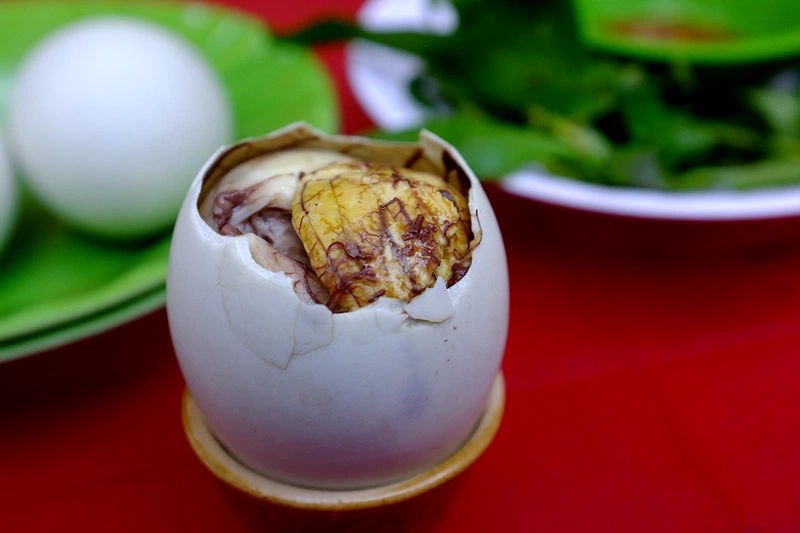 Giải đáp: Sau sinh ăn trứng vịt lộn được không?