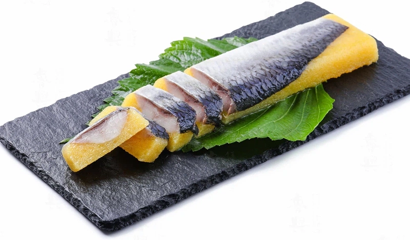 Cá trích ép trứng thường được ăn sống ngay hoặc chế biến thành sushi hoặc sashimi
