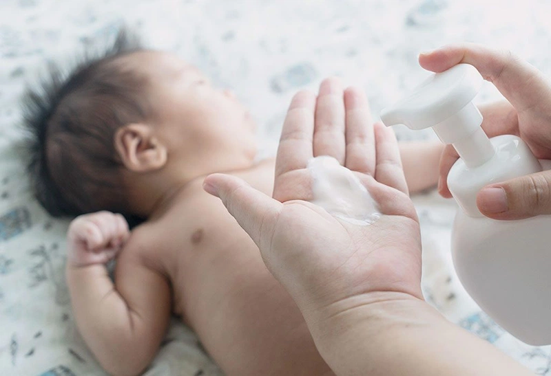 Có nên bôi kem hăm thường xuyên cho trẻ không