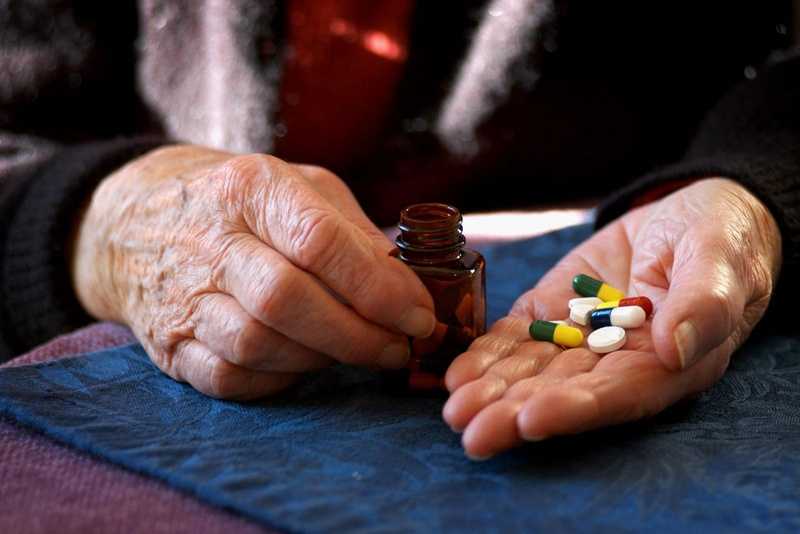 Người trung niên và cao tuổi muốn tăng cường và cải thiện chức năng thận nên sử dụng thuốc bổ thận