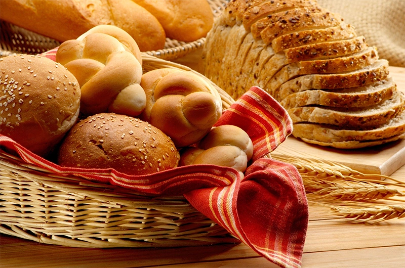 Giải đáp thắc mắc: Xăm hình có được ăn bánh mì không? 2