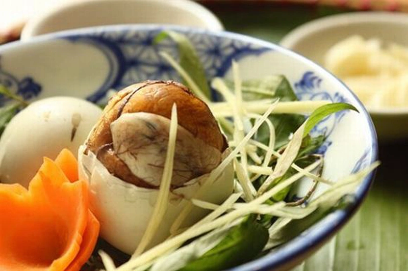 Trứng vịt lộn ăn có béo không? 