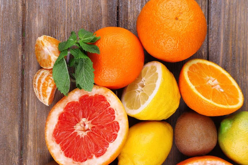 Ăn cam quýt thường xuyêngiúp giảm thâm quầng mắt sau sinh rất hiệu quả