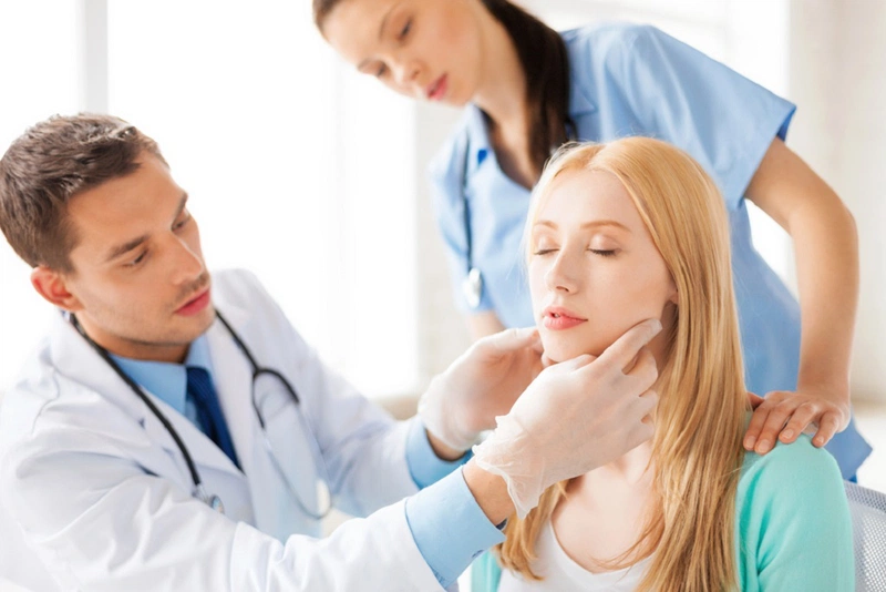 Cách phân biệt viêm da do giời leo và kiến ba khoang cắn 3