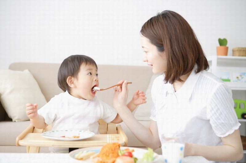 Giúp bé cải thiện tiêu hóa3