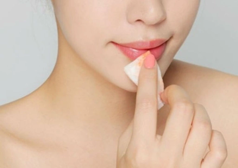 Góc giải đáp xăm môi có kiêng quan hệ vợ chồng không? Cần lưu ý những gì? 4