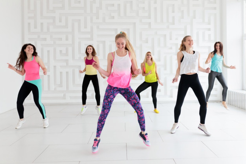 Khiêu vũ hoặc nhảy Aerobic để làm tiêu đi lượng mỡ thừa trong cơ thể và tăng cường sức khoẻ