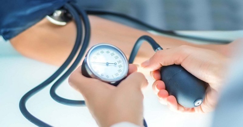 9 cách giải quyết cho vấn đề hạ huyết áp nên làm gì 1