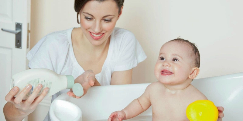 Hạ sốt cho trẻ bằng dầu tràm có tốt không? 3