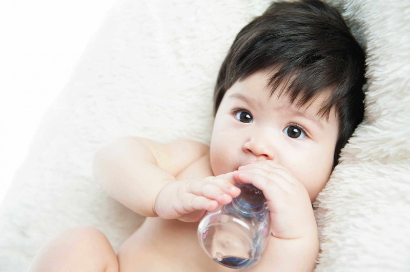 Hạ sốt cho trẻ nhỏ và cách làm sai lầm gây nguy hiểm 3