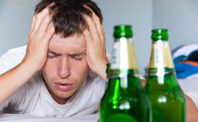 Hậu Covid-19 – Tại sao uống rượu lại đau đầu?1