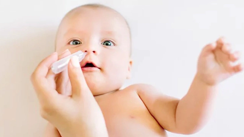 Hiểu đúng tình trạng trẻ sơ sinh thở khò khè khi ngủ