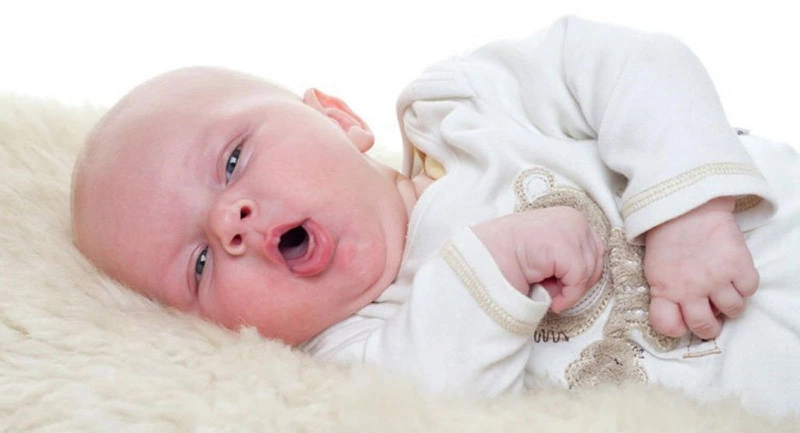 Hiểu đúng tình trạng trẻ sơ sinh thở khò khè khi ngủ