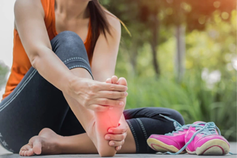 Hình ảnh bong gân bàn chân chi tiết nhất và cách điều trị