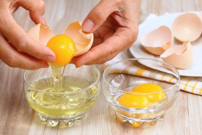 Hơ mặt sau sinh bằng nghệ và trứng gà 1