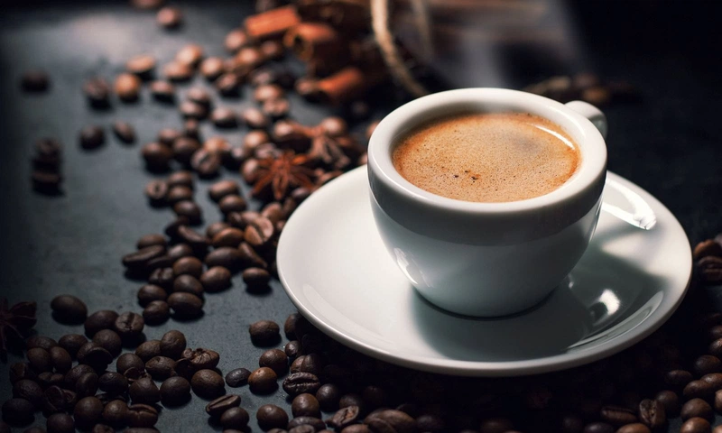 Cà phê có thể kích thích sự làm việc của niêm mạc ruột, làm giãn cơ vòng thực quản dưới nên những người mắc các bệnh về tiêu hóa không nên dùng