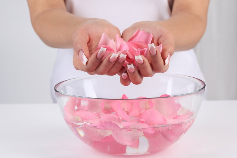 Hỏi đáp nhanh: nước hoa hồng giá bao nhiêu?1