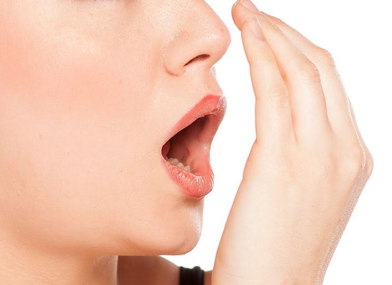 Cách khắc phục hôi miệng sau khi bọc răng sứ 1