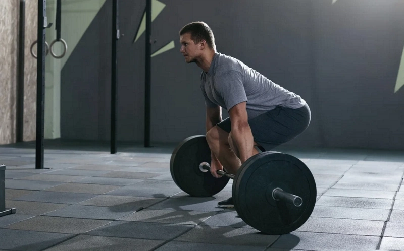 Bài tập xô nâng cấp cơ lưng: Deadlift 