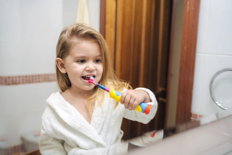 Hướng dẫn cách chọn bàn chải đánh răng theo độ tuổi của bé 1