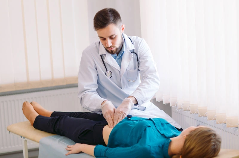 Nếu các cách giảm đau bụng bên trái tại nhà không hiệu quả, bạn cần đến gặp bác sĩ