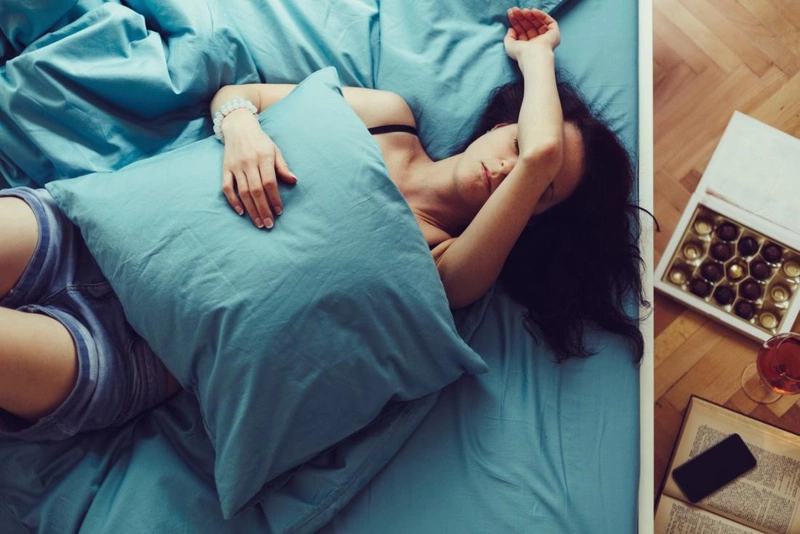 Đau dạ dày ban đêm là những cơn đau âm ỉ, quặn thắt khó chịu