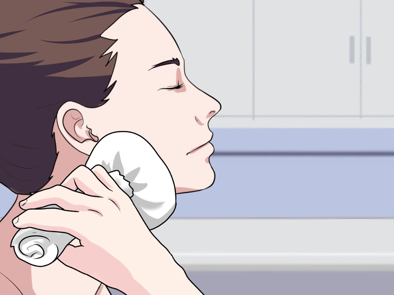 Cách giảm đau răng khôn bị sâu tại nhà hiệu quả là chườm đá