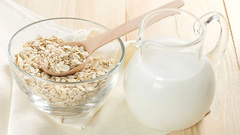 Hỗn hợp yến mạch và sữa tươi giúp da sáng mịn hơn mỗi ngày