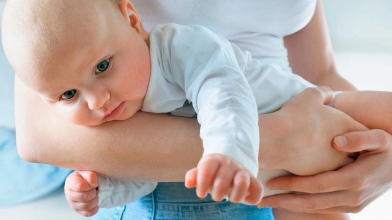 Hướng dẫn cha mẹ cách chăm sóc trẻ em bị bại não 1