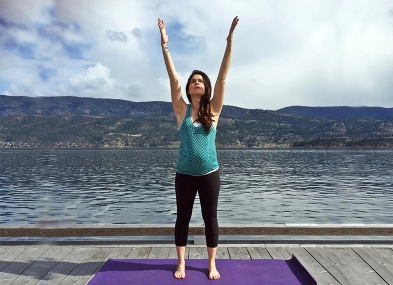 Bài tập yoga cho bà bầu theo tư thế ngọn núi