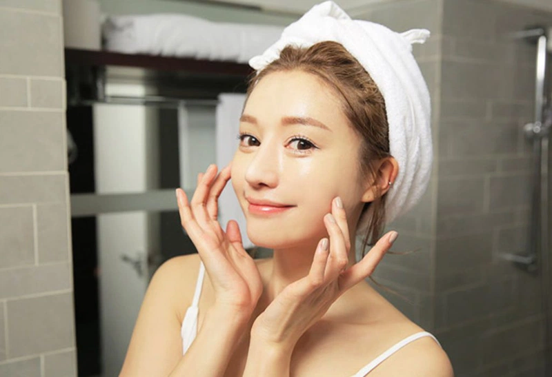 Có thể tách buổi khi sử dụng retinol và hyaluronic acid