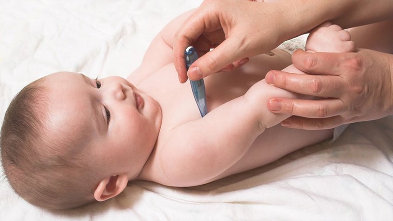 Hướng dẫn mẹ cách điều trị khi trẻ bị sốt đơn giản tại nhà 3