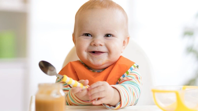 Mẹ có thể nấu cháo cua cho bé từ mấy tháng?