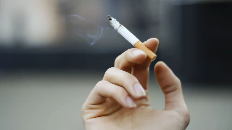 Hút thuốc lá gây lão hóa sớm 1