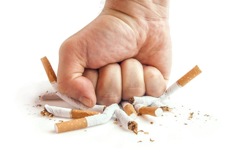 Hút thuốc lá gần trẻ em bị hen suyễn: hành động cực kì nguy hiểm
