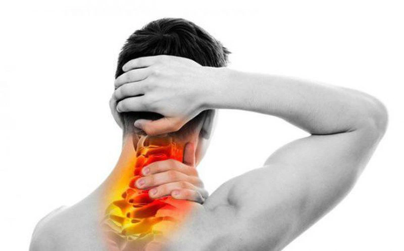 Tác động vào huyệt á môn bằng y học cổ truyền có thể loại bỏ chứng đau vai gáy
