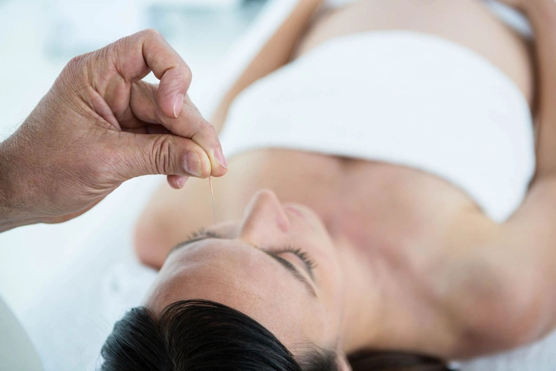 Huyệt Cự Khuyết: Vị trí, vai trò và cách bấm huyệt chính xác 3