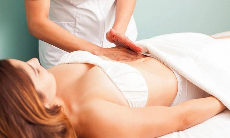 Tác động lên huyệt nhũ căn đúng cách hỗ trợ ngăn ngừa tắc tia sữa và viêm tuyến vú
