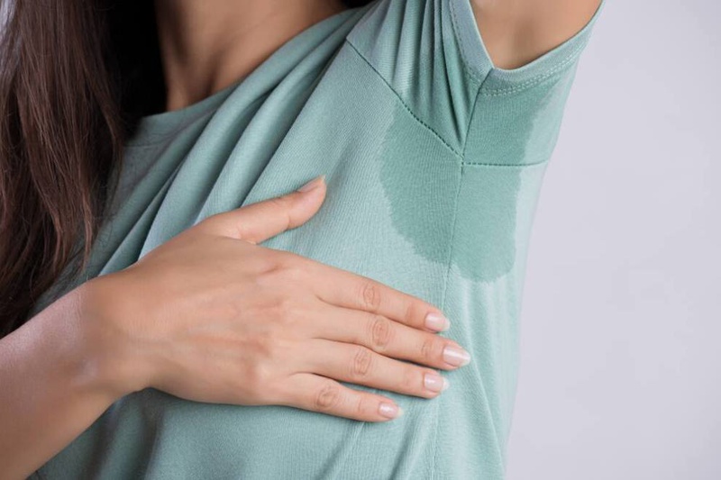 Chữa hôi nách sau sinh bằng rượu gừng nghệ vừa an toàn vừa hiệu quả-1