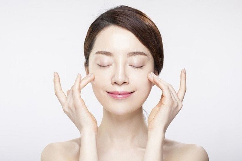 Trung bình khách hàng sử dụng Decumar thấy da sạch mụn, bớt thâm và sáng hơn trong vòng 1 tháng
