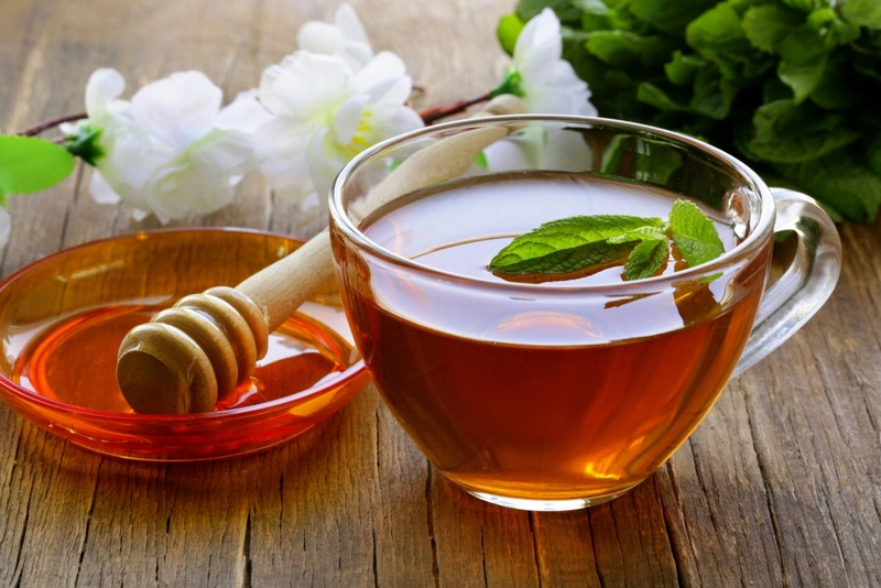 Mật ong và trà xanh là những vị thuốc quý rất có lợi cho sức khỏe