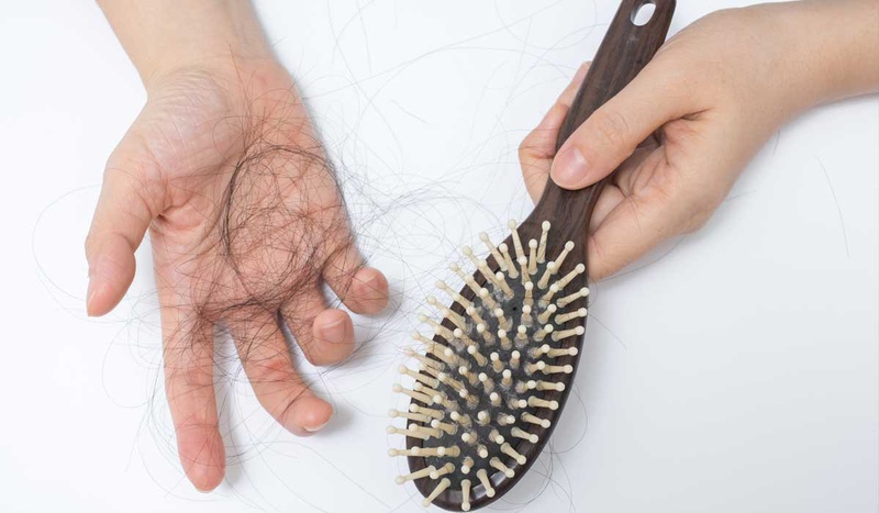 Khám phá những cách chăm sóc tóc khô rụng cực đơn giản và hiệu quả 1