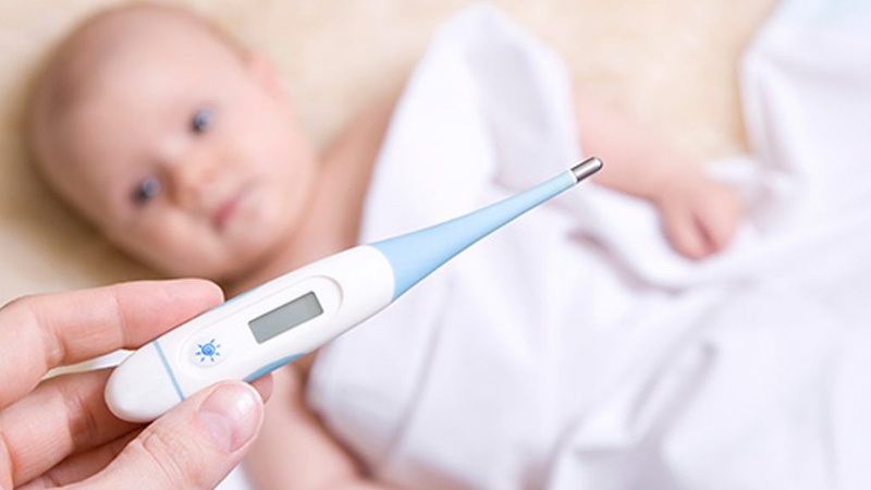 Khi trẻ sốt cao cần làm gì để hạ sốt cho trẻ?
