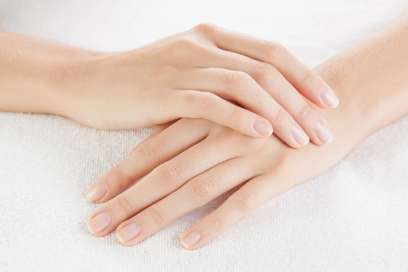 Nguyên nhân bị khô da nứt nẻ đầu ngón tay