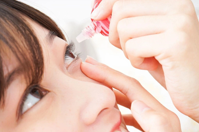 Khô mắt có nên nhỏ nước muối?1